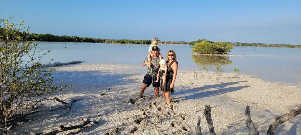 Calm navigation to observe wildlife in the Naturelovers Tour of R&iacute;a Lagartos